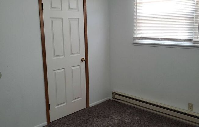 3 beds, 1 bath, $1,595