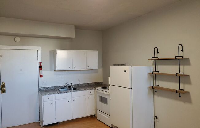 701 #6 Louise Avenue