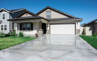 4bd/2ba + Bonus Room in Desirable Kuna Location!