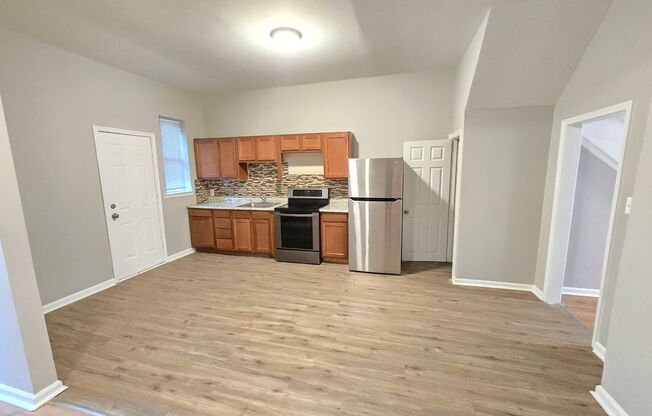 Beautiful 4.5 Bedroom 2 Bathroom West Baltimore Town Home