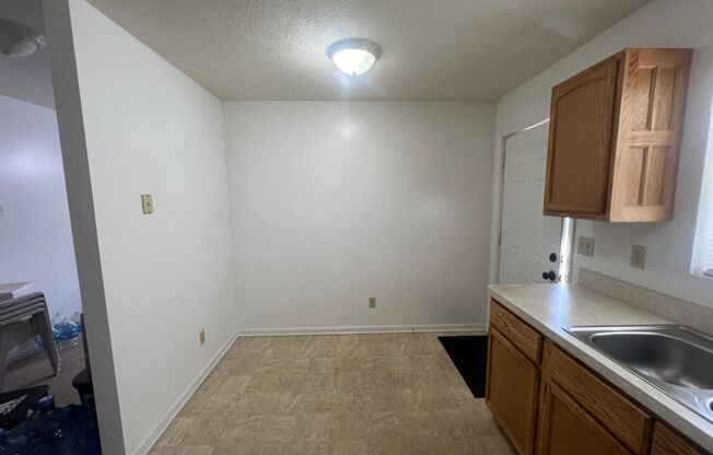 3 beds, 2 baths, $1,500