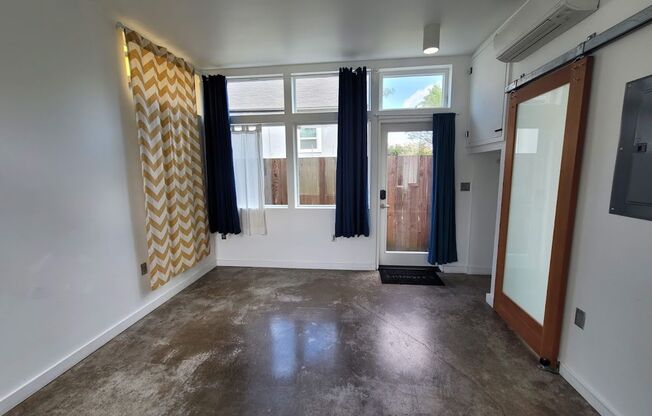 Studio, 1 bath, 375 sqft, $1,175, Unit ADU