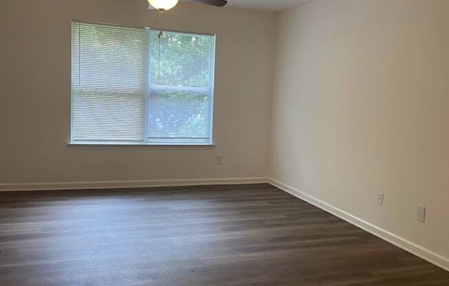 2 beds, 1 bath, 880 sqft, $1,360, Unit 429G