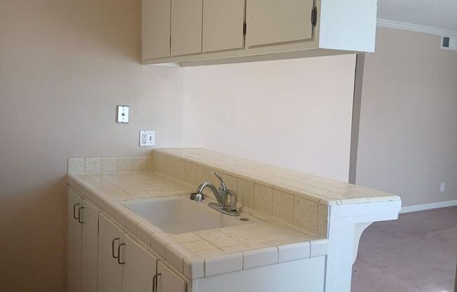 2 beds, 1 bath, $1,975, Unit # 1