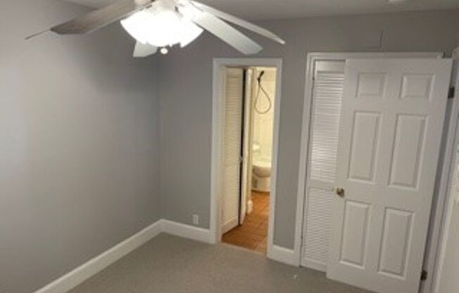 1BR in Georgetown East Village WITH PARKING!!!