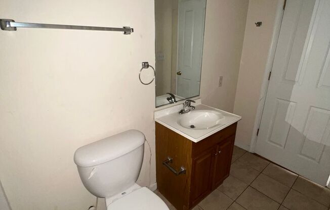 1 bed, 1 bath, $1,095, Unit Apt. B