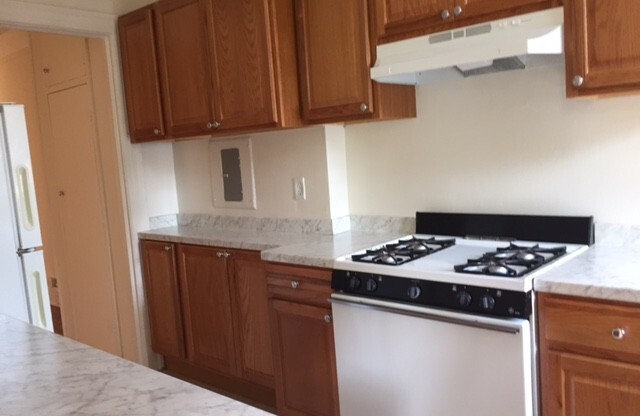 2 beds, 2 baths, 775 sqft, $2,025, Unit 206