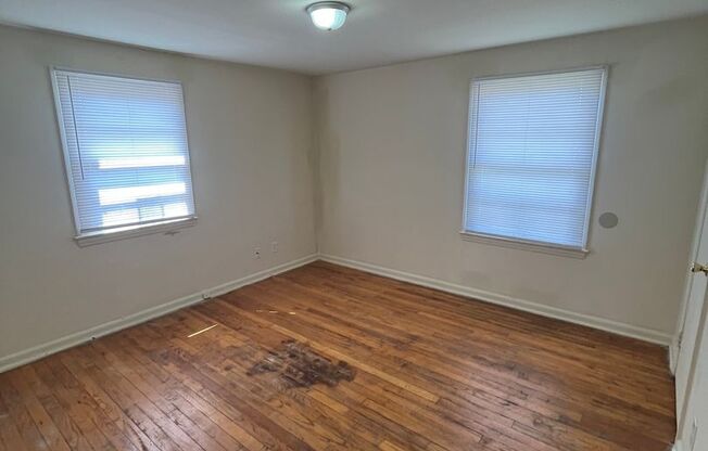 2 beds, 1 bath, 896 sqft, $1,285