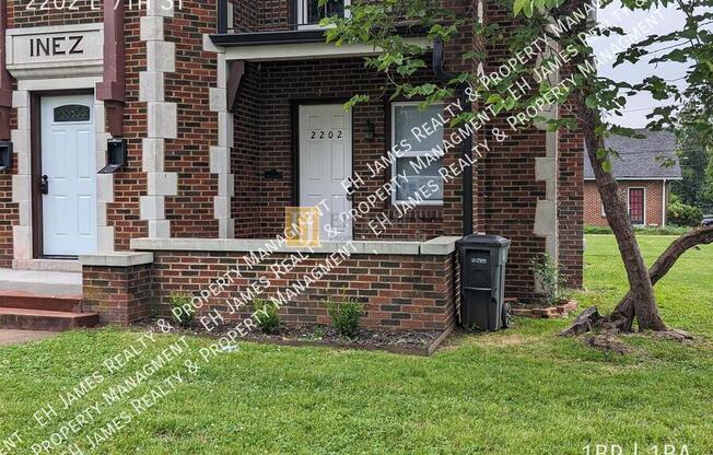 2202 E 7 ST