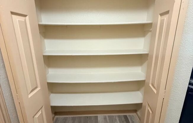 3 beds, 2 baths, 1,100 sqft, $1,395, Unit 1516