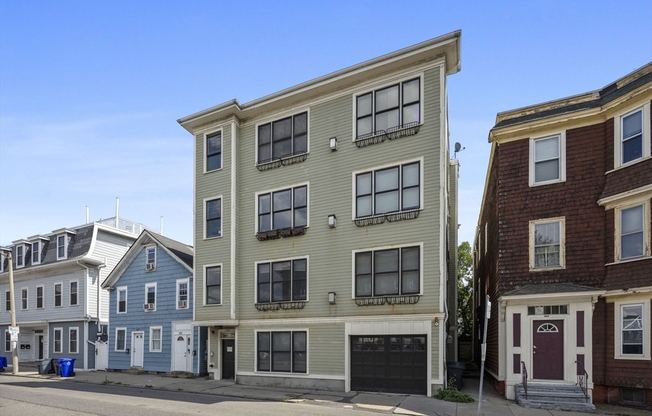 2 beds, 2 baths, 1,284 sqft, $3,850, Unit 4
