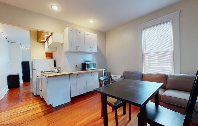Charming & Sunny Building in East Rock!