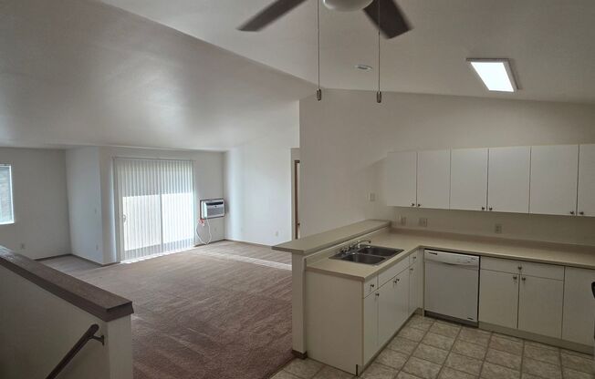 2 beds, 1 bath, 856 sqft, $1,269, Unit PL   7305