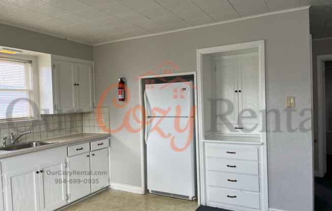 2 beds, 1 bath, 808 sqft, $1,095, Unit 01