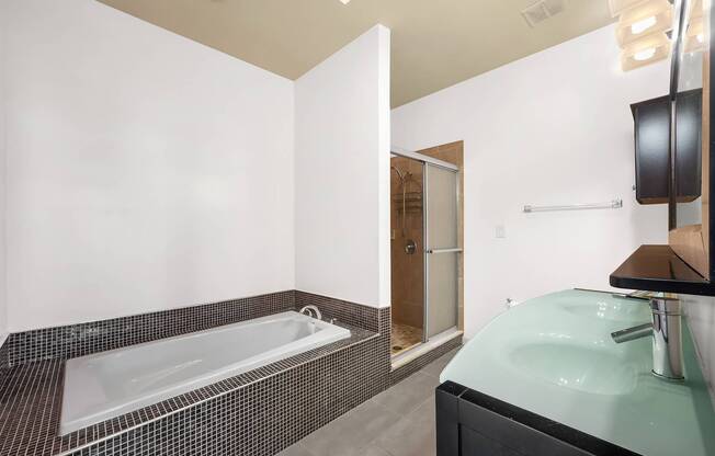 708 LEXINGTON AVE