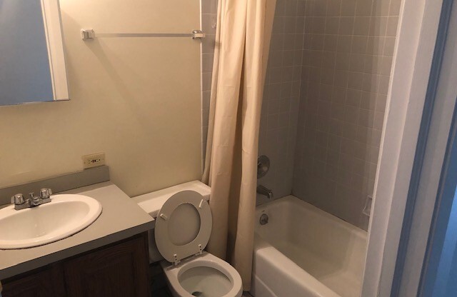 3 beds, 2 baths, 1,200 sqft, $1,998, Unit 160