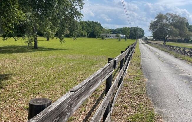 Gorgeous 4 BR country estate home with pool on 3 Acres