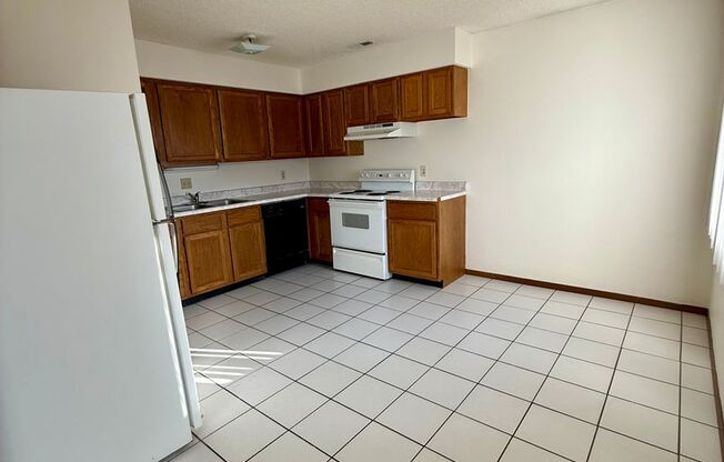 2 beds, 1 bath, 852 sqft, $833, Unit 9