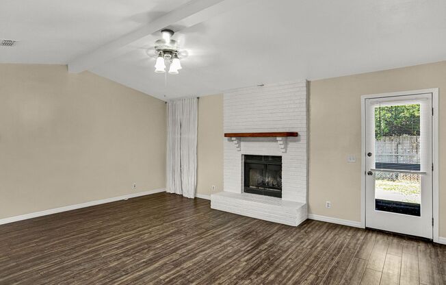 3 bedroom/ 2 bathroom home on the Westside!