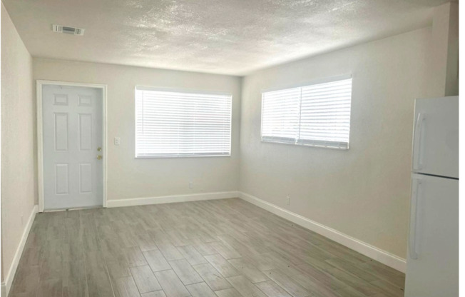 2 beds, 1 bath, $1,800, Unit 5