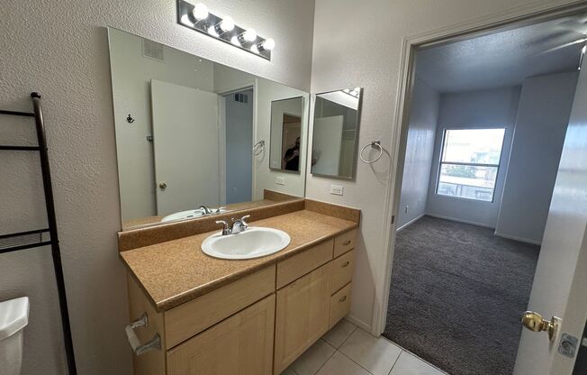 1 bed, 1 bath, $1,300, Unit # 2152