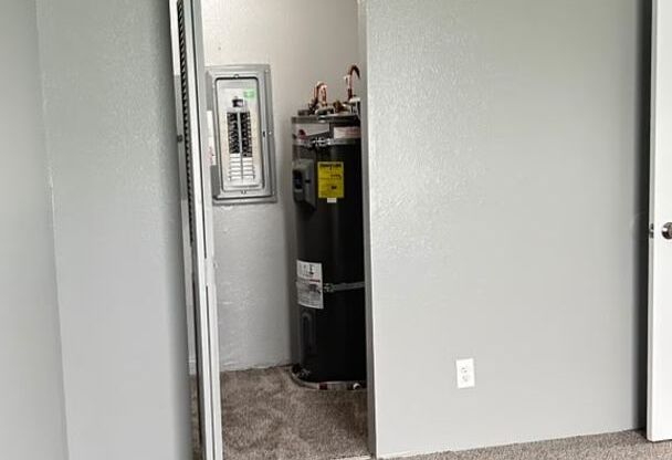 3 beds, 1 bath, 945 sqft, $1,600, Unit 1326 L1
