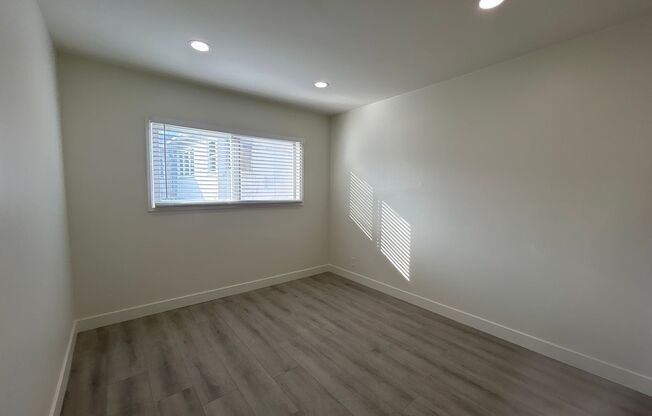 2 beds, 1 bath, 950 sqft, $3,850, Unit Unit E