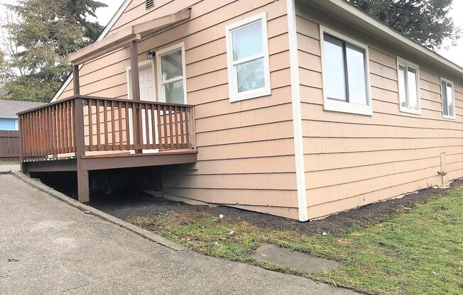 One Bedroom Cottage Duplex in Sheridan Park
