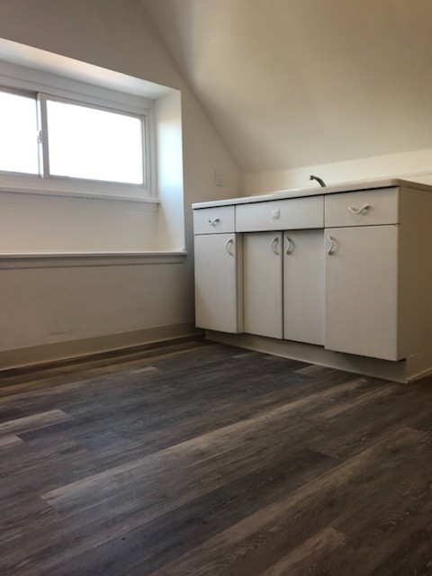 2 beds, 1 bath, $750, Unit 3