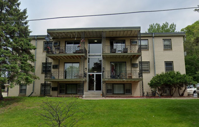 Larpenteur Apartments