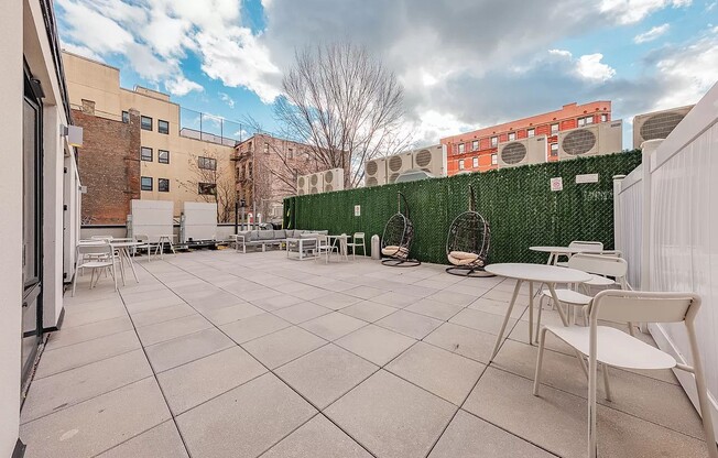 2 beds, 1 bath, $4,100, Unit 1207