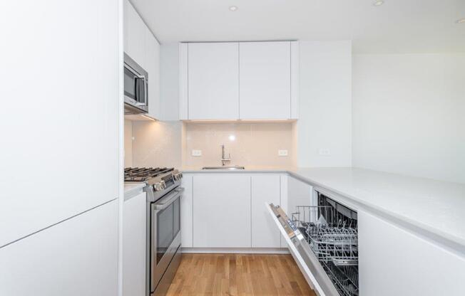 3 beds, 1.5 baths, 1,035 sqft, $4,850, Unit 10B