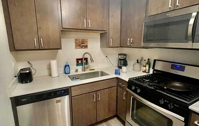 2 beds, 1 bath, $1,350, Unit 318