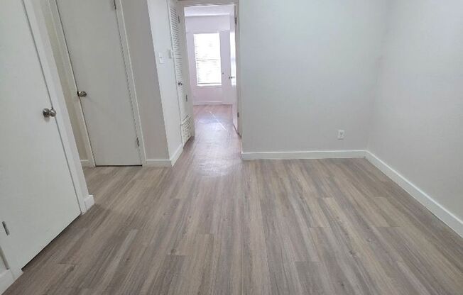 1 bed, 1 bath, 700 sqft, $999, Unit ELP2200-204