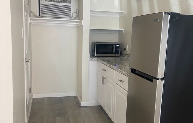 Studio, 1 bath, $950, Unit 112