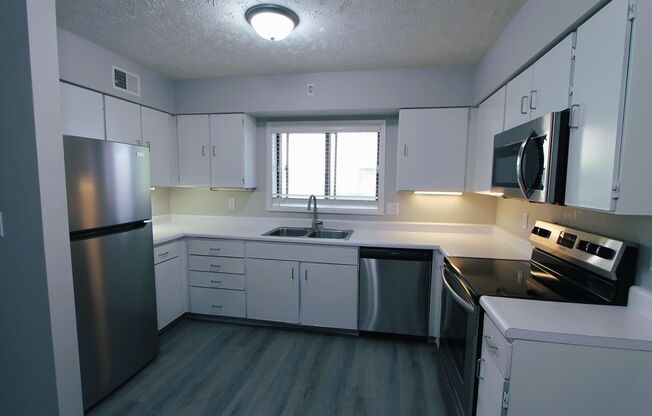 1 bed, 1 bath, 750 sqft, $985, Unit 10715-4