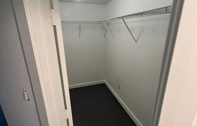 Studio, 1 bath, 1,100 sqft, $1,595, Unit 2011