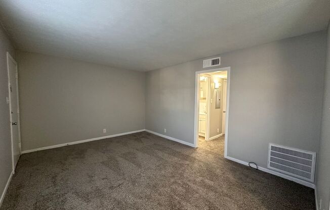 2 beds, 1 bath, $1,275