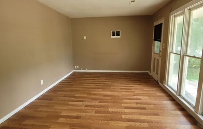 2 beds, 1 bath, $850