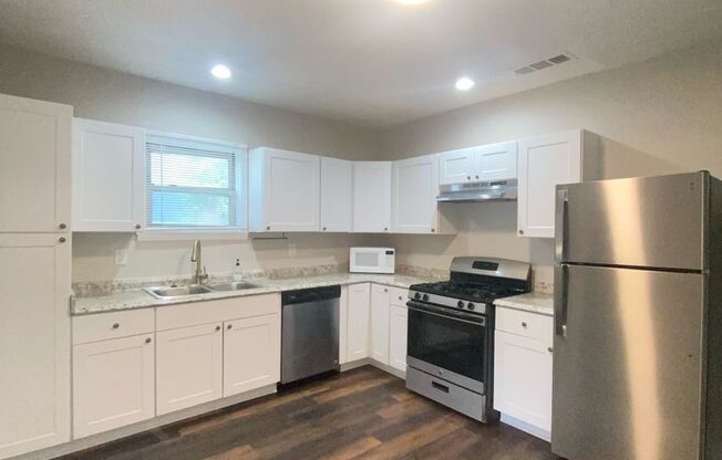 2 beds, 1 bath, $1,600, Unit Unit 2