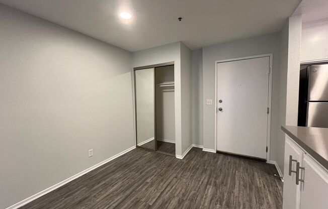 1 bed, 1 bath, 700 sqft, $2,048, Unit 208