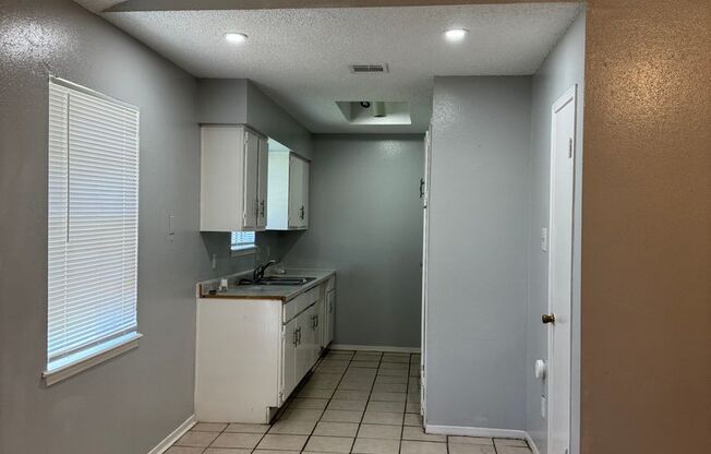 3 beds, 2 baths, $1,600