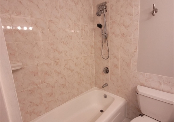2 beds, 1 bath, 833 sqft, $2,680, Unit 239