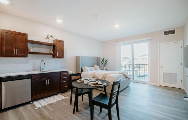 Studio, 1 bath, 500 sqft, $1,299, Unit 433