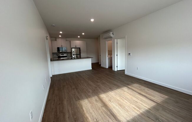 2 beds, 2 baths, 902 sqft, $3,070, Unit 2112-104