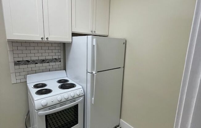 1 bed, 1 bath, 600 sqft, $1,399, Unit 24