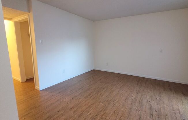 Studio, 1 bath, 450 sqft, $625, Unit 837-Unit 3