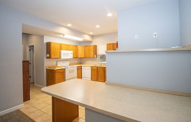 4 beds, 2 baths, $3,000, Unit Apt 100