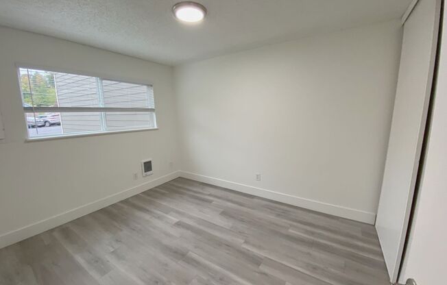 2 beds, 1 bath, 890 sqft, $1,555, Unit 43