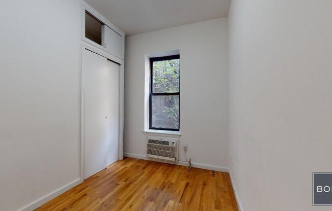 3 beds, 1 bath, $4,575, Unit 2R